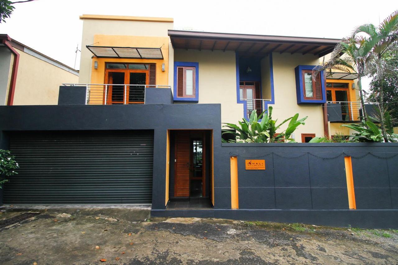 נוגגודה Oyo 437 Amali Residence מראה חיצוני תמונה